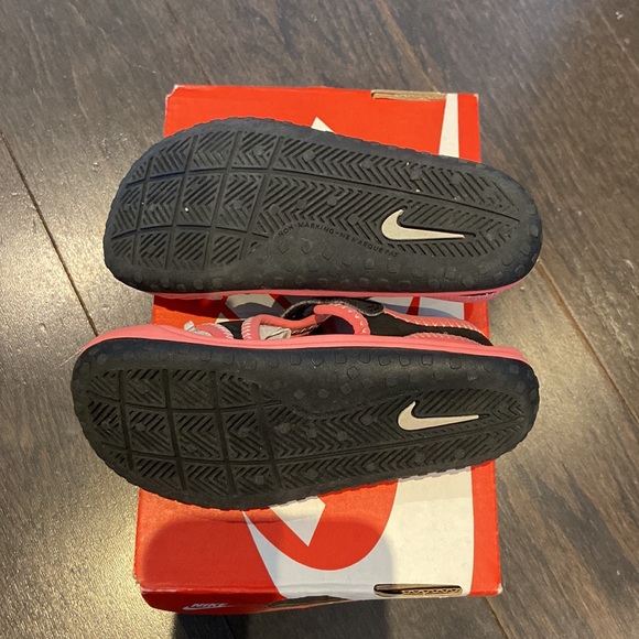 Nike Sunday Protect (TD) size 8c GUC - Picture 5 of 7